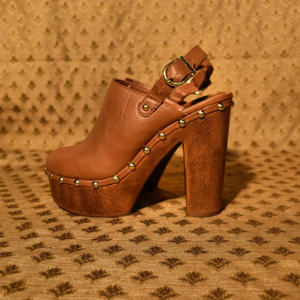 Platform clogs size 10
